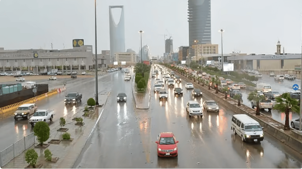 «الأرصاد»: فرص لهطول أمطار رعدية على معظم المناطق حتى الجمعة