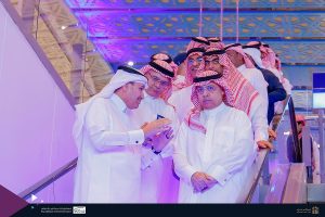 وزير النقل يزور مطار الملك عبدالعزيز للوقوف على تنفيذ الخطط التشغيلية لموسم ذروة العمرة