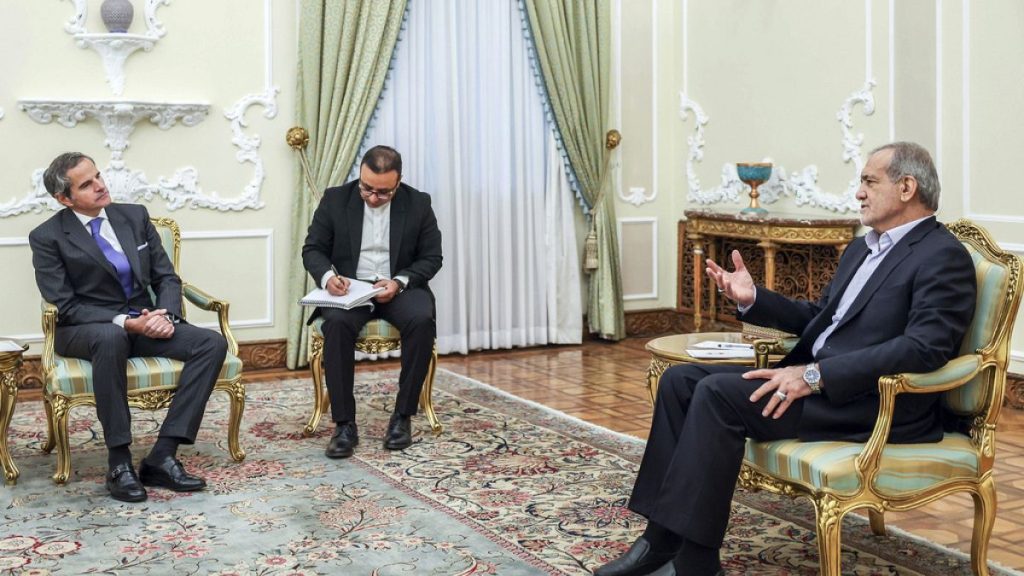 إيران تلوّح بتعليق التعاون مع الوكالة الذرية إذا استمرت التهديدات الخارجية