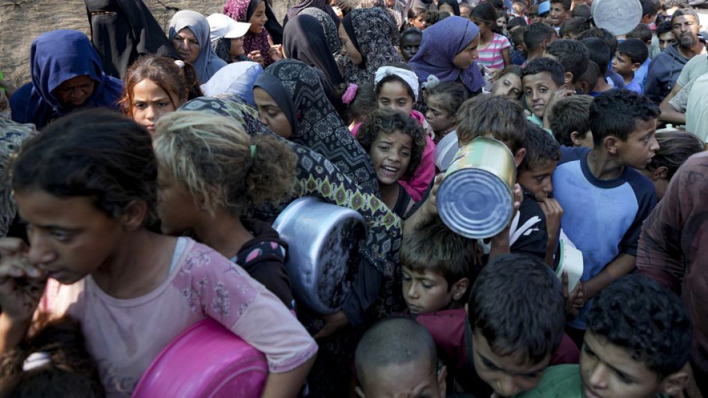 محكمة العدل الدولية تنظر في منع إسرائيل دخول المساعدات إلى قطاع غزة وساعر يعلق”لن نشارك بالسيرك”