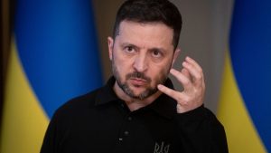 زيلينسكي يتهم روسيا بانتهاك وقف إطلاق النار الذي أعلن عنه بوتين