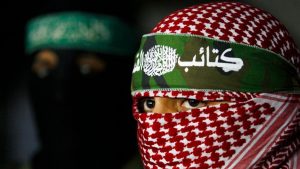 أبو عبيدة يُعلن فقدان الاتصال بالمجموعة الآسرة للجندي عيدان ألكسندر بعد قصف مباشر استهدف مكان وجودها
