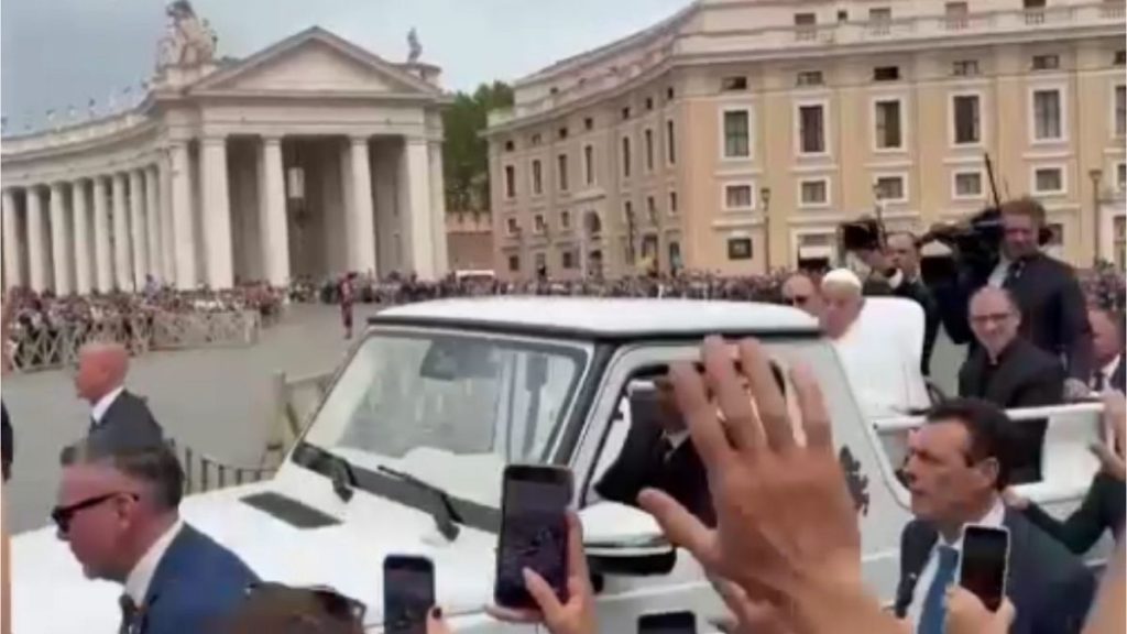شاهد: آخر ظهور علني للبابا فرنسيس في أحد الفصح قبل وفاته بيوم