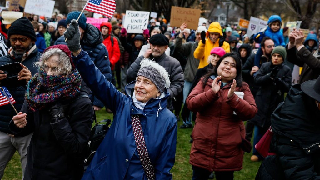 بعد رفضها الامتثال للأوامر… ترامب يجمّد منحًا بأكثر من 2.2 مليار دولار جامعة هارفارد