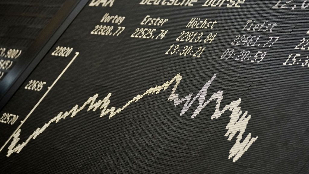 رسوم ترامب: كيف تنجو أموالك من العاصفة؟