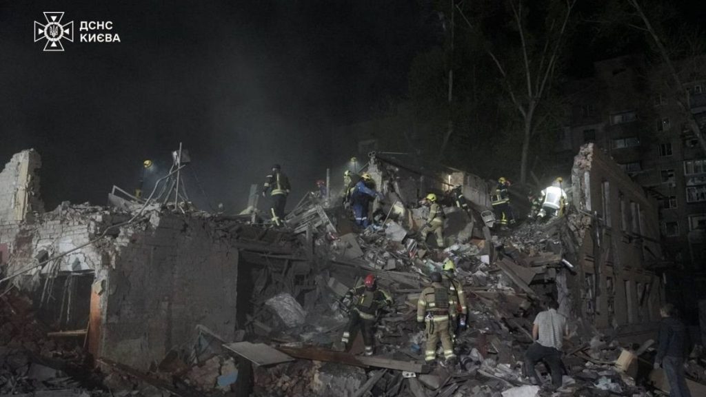 روسيا تمطر كييف بالصواريخ والمسيّرات وتقتل وتصيب العشرات