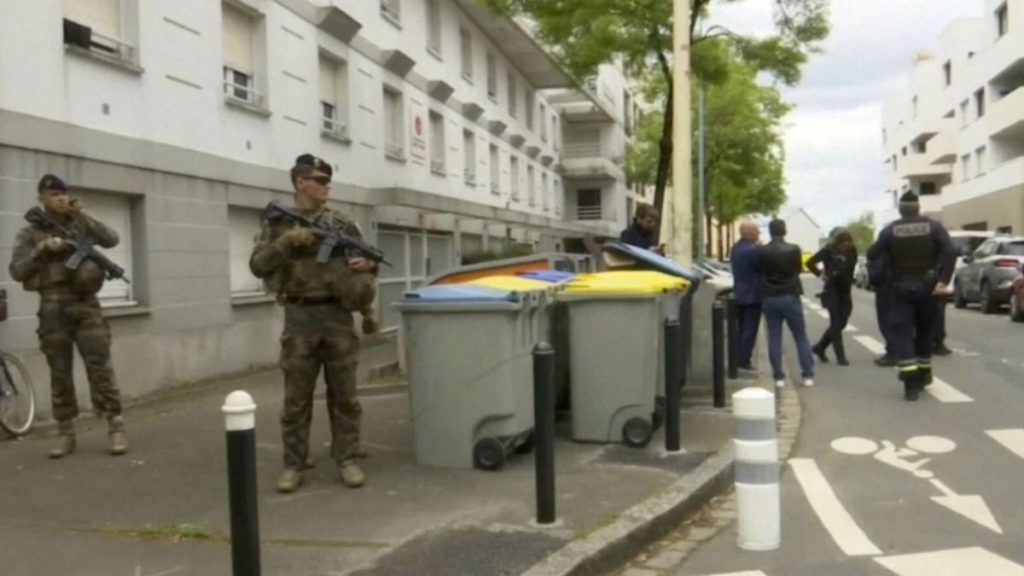 صدمة في فرنسا بعد مقتل مصلٍّ مسلم تلقى 50 طعنة داخل مسجد جنوب البلاد