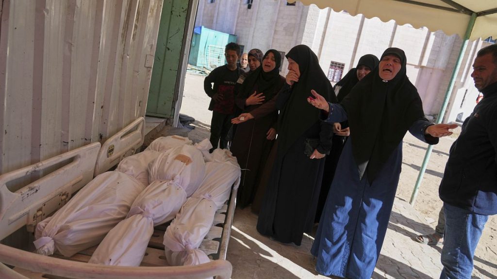 وسط انتظار موقف حماس من المقترح الإسرائيلي… غارات متواصلة وأكثر من 20 قتيلا في القطاع