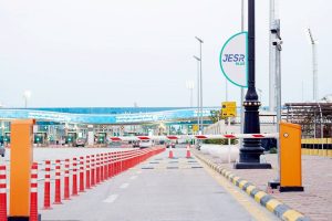 مصادر «عكاظ»: تجربة جديدة في جسر الملك فهد لعبور المسافرين بشكل أسرع