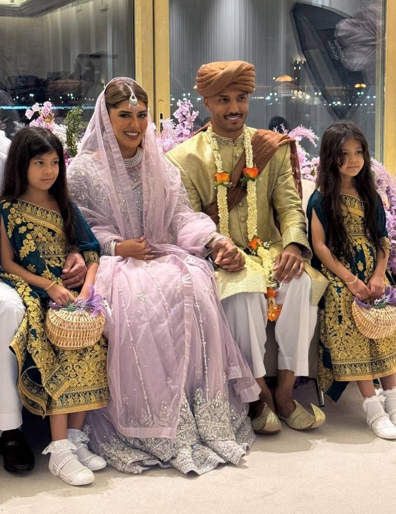 هل ينجح زواج نايف هزازي من «نجمة تسلق الهضاب»؟!