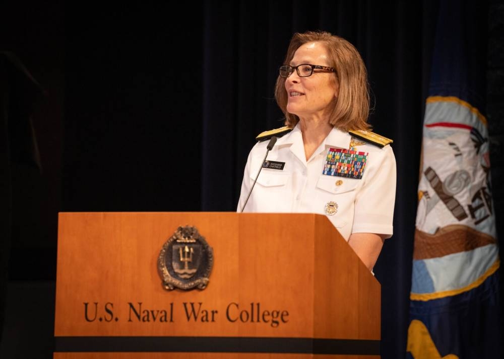 لماذا أقال ترمب نائبة قائد البحرية الأمريكية ؟