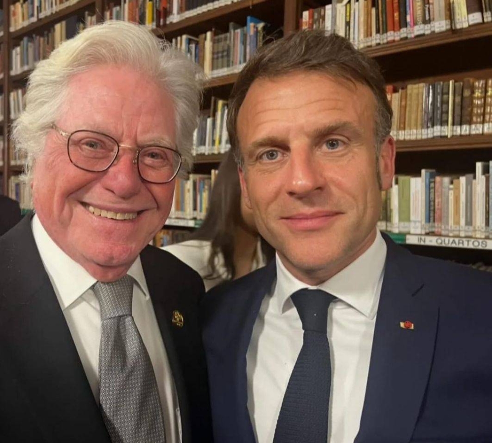 ماذا قال حسين فهمي لماكرون؟