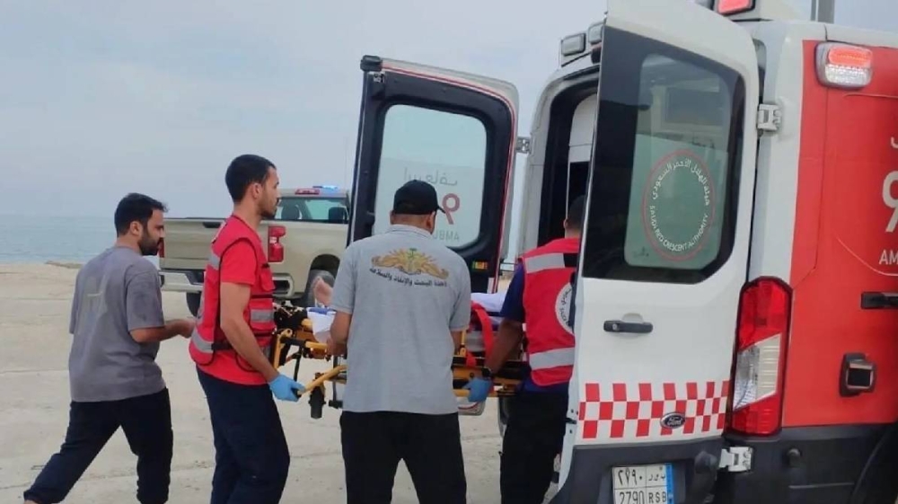 حرس الحدود بالمنطقة الشرقية ينقذ مواطناً من الغرق أثناء ممارسة السباحة