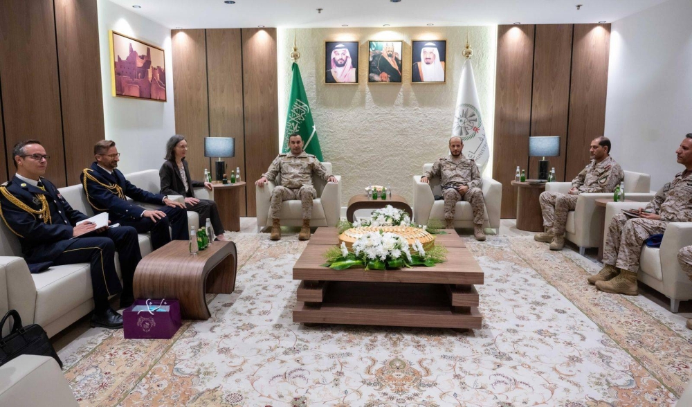 قائد القوات المشتركة يستقبل سفيرة جمهورية فرنسا لدى اليمن