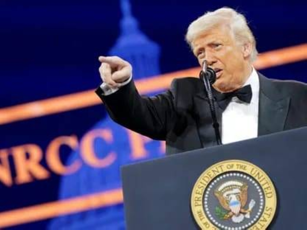 ترمب يُراهن على الاقتصاد.. هل تنقذ الجمارك أمريكا أم تُغرقها؟