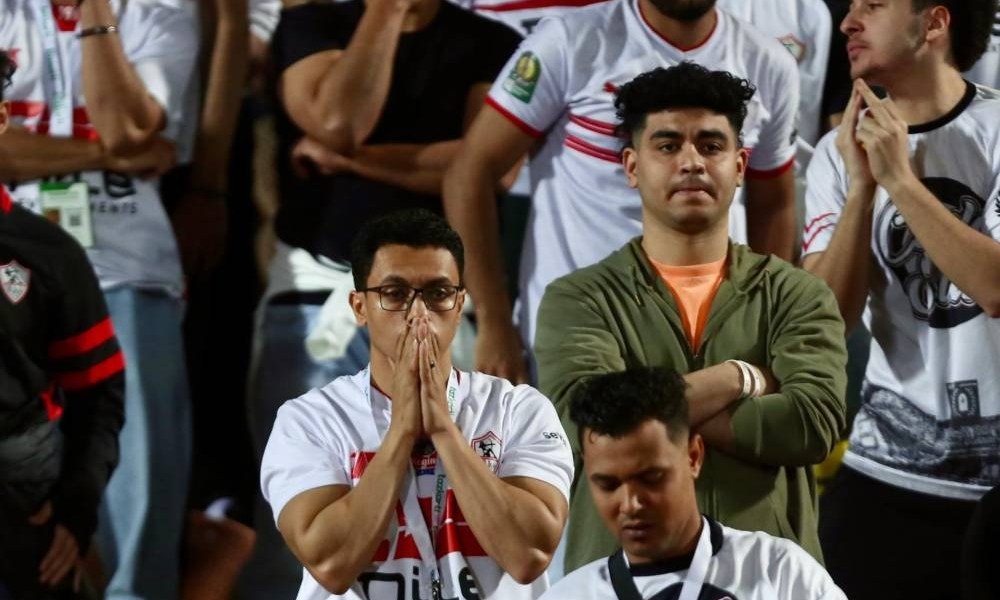 ليلة مُظلمة في القاهرة.. الزمالك والمصري يودعان الكونفدرالية.. ومشجع يفارق الحياة