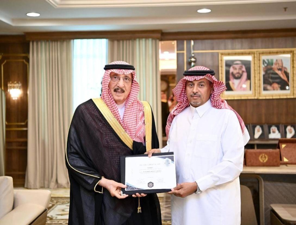 أمير جازان يستقبل «مجيري» بمناسبة حصوله على ميدالية بلاتينيوم