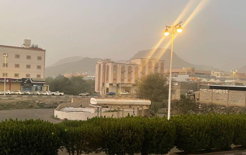 موجة غبار تداهم ظهران الجنوب