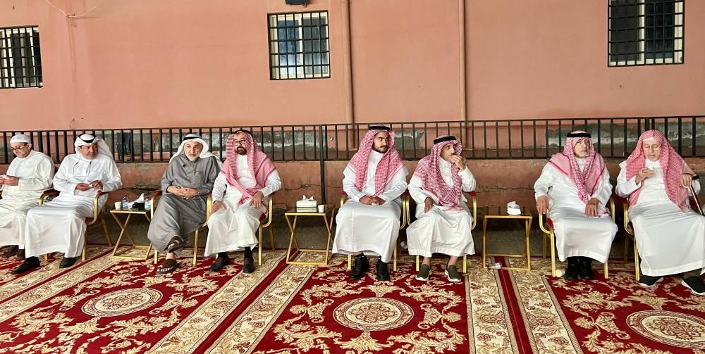 فيصل بن محمد يعزي أسرتي باشا ورجب في فقيدهما