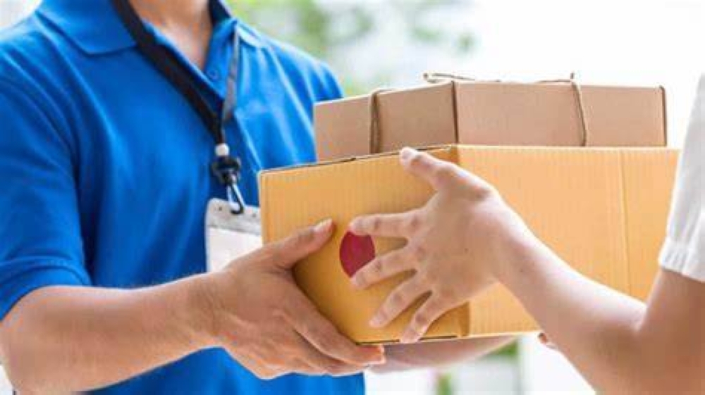 «النقل» لشركات الطرود: العنوان الوطني إلزامي عند نقل أو استلام الشحنات البريدية