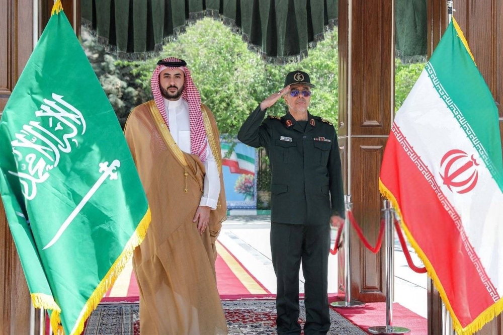 وزير الدفاع: العلاقات مهمة بين إيران والسعودية