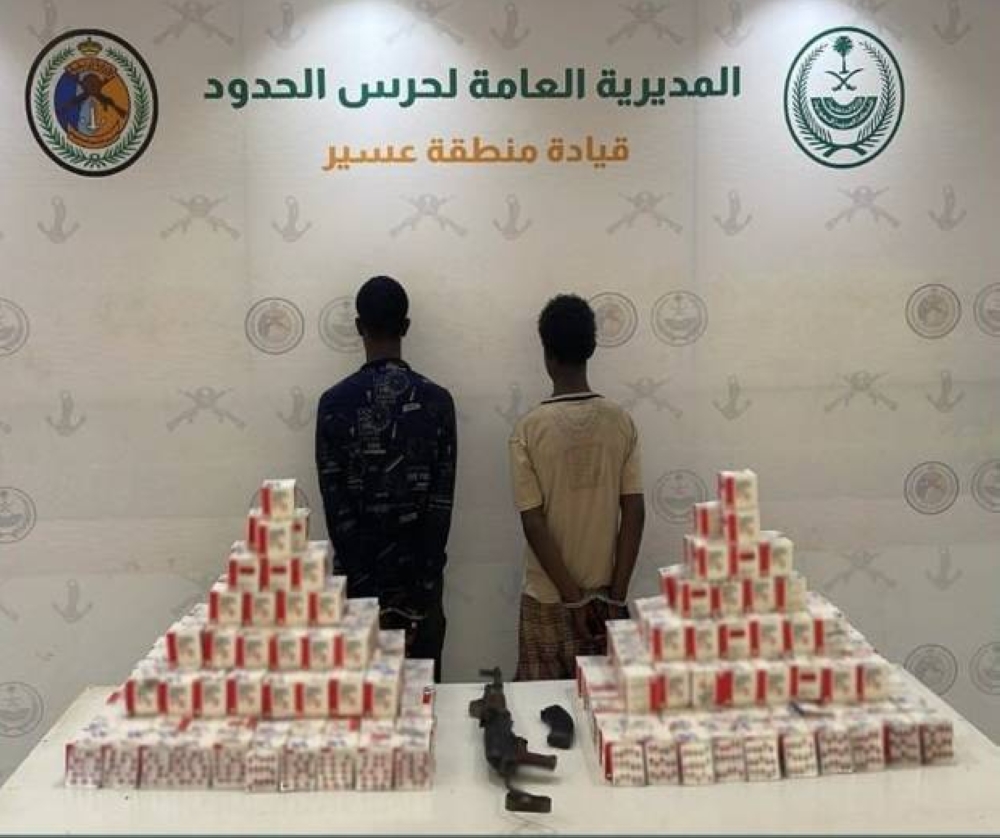عسير: القبض على مخالفيْن لتهريبهما 44800 قرص خاضع لتنظيم التداول الطبي
