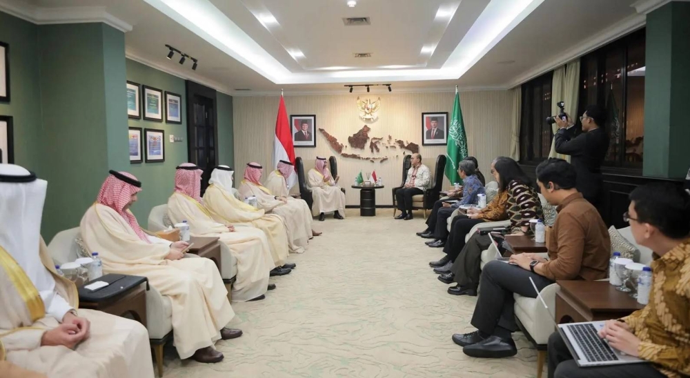 الخريِّف يبحث مع وزيرين إندونيسيين تعزيز الشراكة الاستثمارية في الصناعة والتعدين