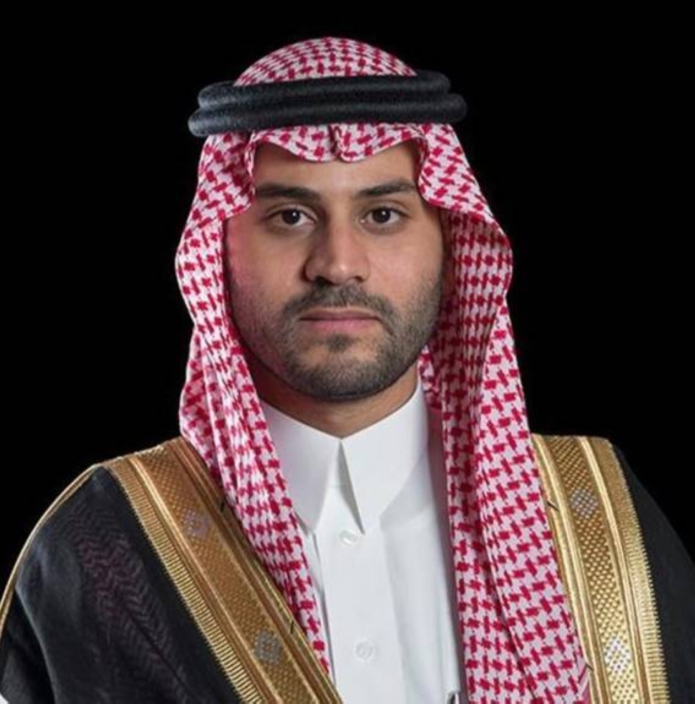 نائب أمير حائل يقدّم واجب العزاء لأسرة الفايز