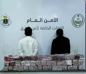 الرياض.. القبض على شخصين لترويجهما 150255 قرصاً خاضعاً لتنظيم التداول الطبي