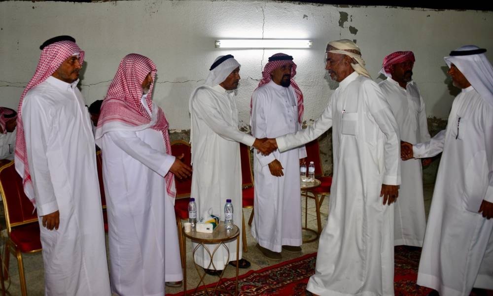 آل بن عشيم يستقبلون المواسين في فقيدهم