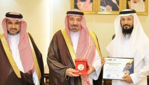أمير نجران يستقبل النحّال اليامي لحصوله على المركز الأول كأفضل عسل على مستوى العالم