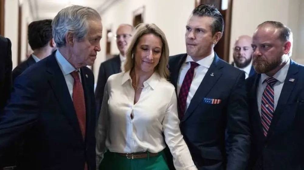 وزير الدفاع الأمريكي يشارك تفاصيل «الهجوم على اليمن» مع زوجته وشقيقه !