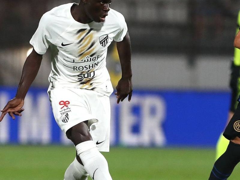 نغولو كانتي يغرد وحيداً