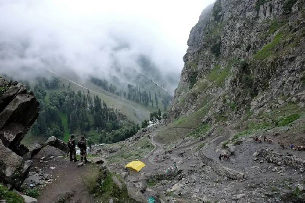 الهند وباكستان تتبادلان إطلاق النار