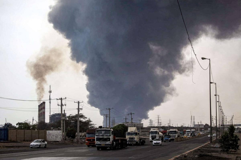 ما أسباب انفجار «ميناء رجائي» جنوب إيران؟