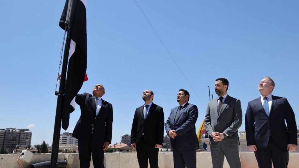 بعد 10 سنوات.. الحكومة اليمنية تفتتح سفارتها في سورية