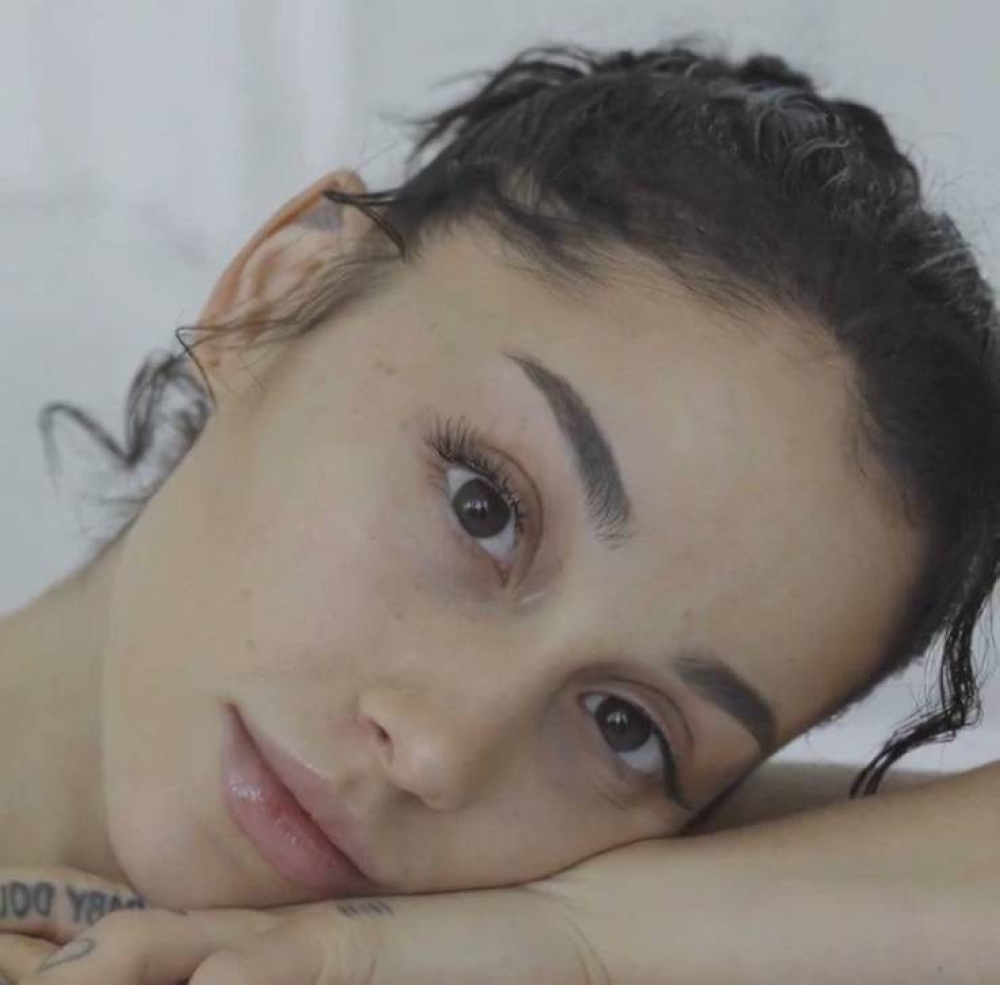 بملامح طبيعية… أريانا غراندي تفتح نقاشاً عن معايير الجمال القاسية