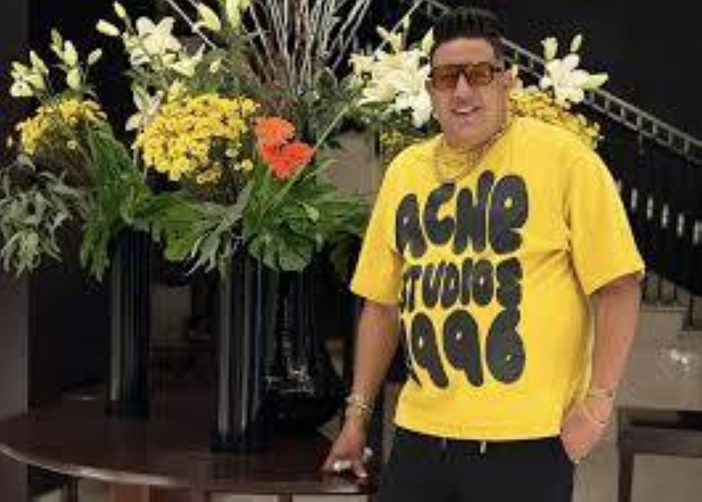 بعد إيقافه وإحالته إلى التحقيق.. بيكا: لم أقصد الإساءة للجيش المصري