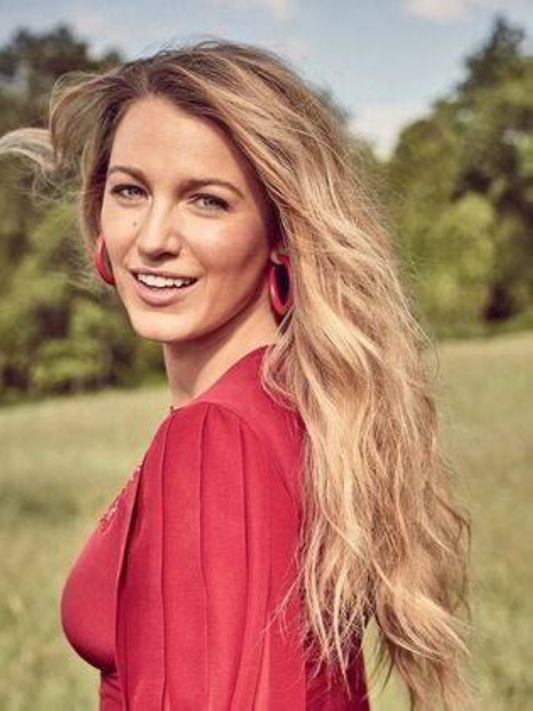 بريق على السجادة الحمراء.. إطلالة ساحرة لبليك لايفلي وسيرينا ويليامز