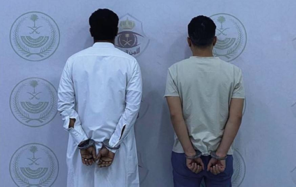 القبض على مقيمَين لارتكابهما عمليات نصب واحتيال بنشر إعلانات حملات حج وهمية ومضللة