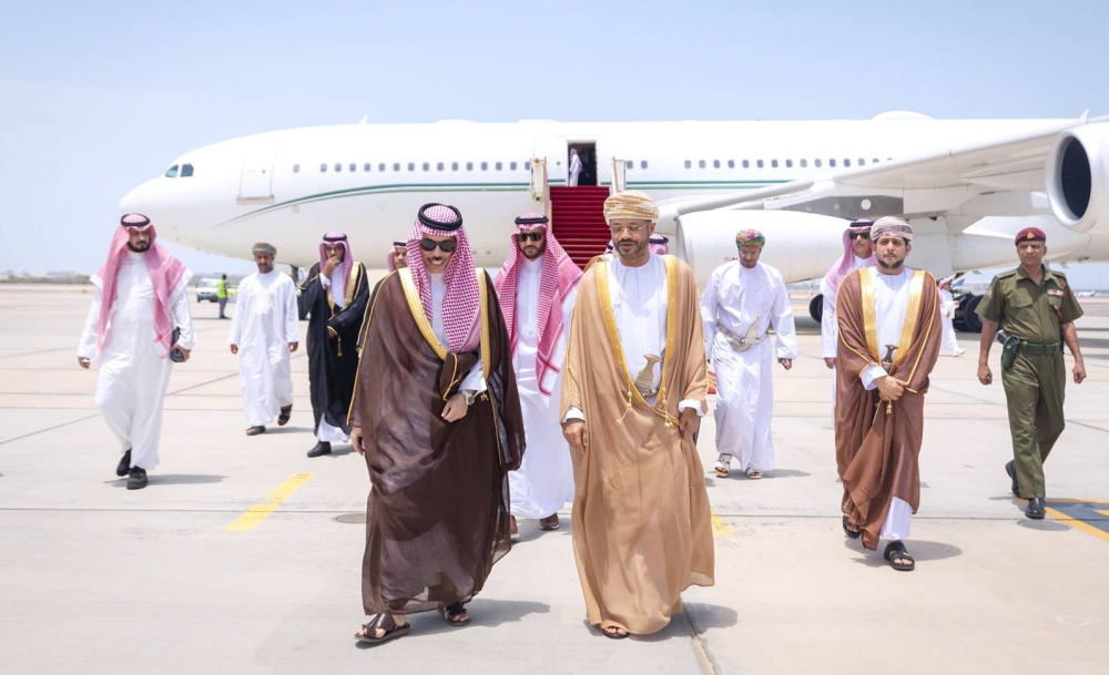 وزير الخارجية أجرى اتصالاً مع نظيره الإيراني ويصل إلى سلطنة عُمان