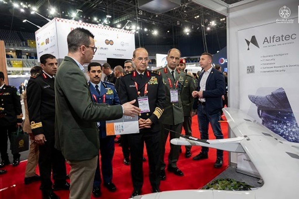 نائب رئيس هيئة الأركان يترأس وفد وزارة الدفاع بمعرض "ASDA"