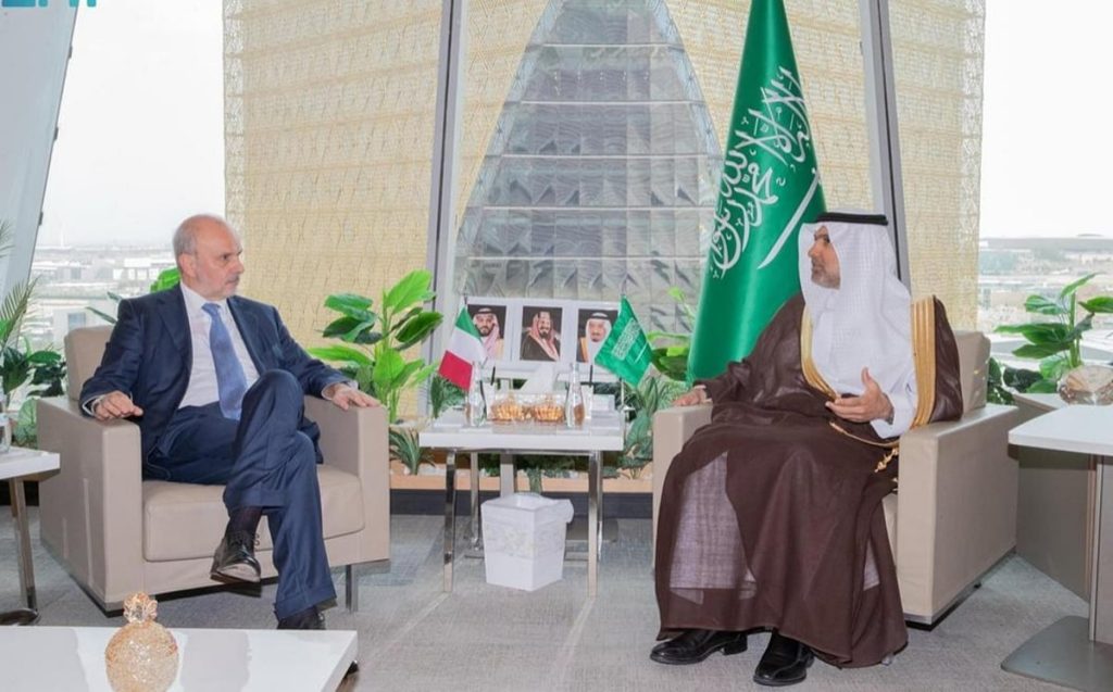 وزير الصحة يبحث مع نظيره الإيطالي سبل تعزيز التعاون المشترك في القطاع الصحي
