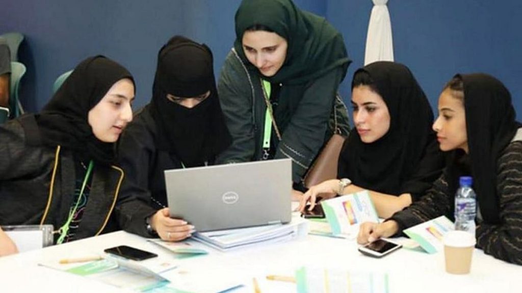 رؤية المملكة 2030.. نسبة مشاركة النساء في سوق العمل ترتفع إلى 36٪ بنهاية 2024