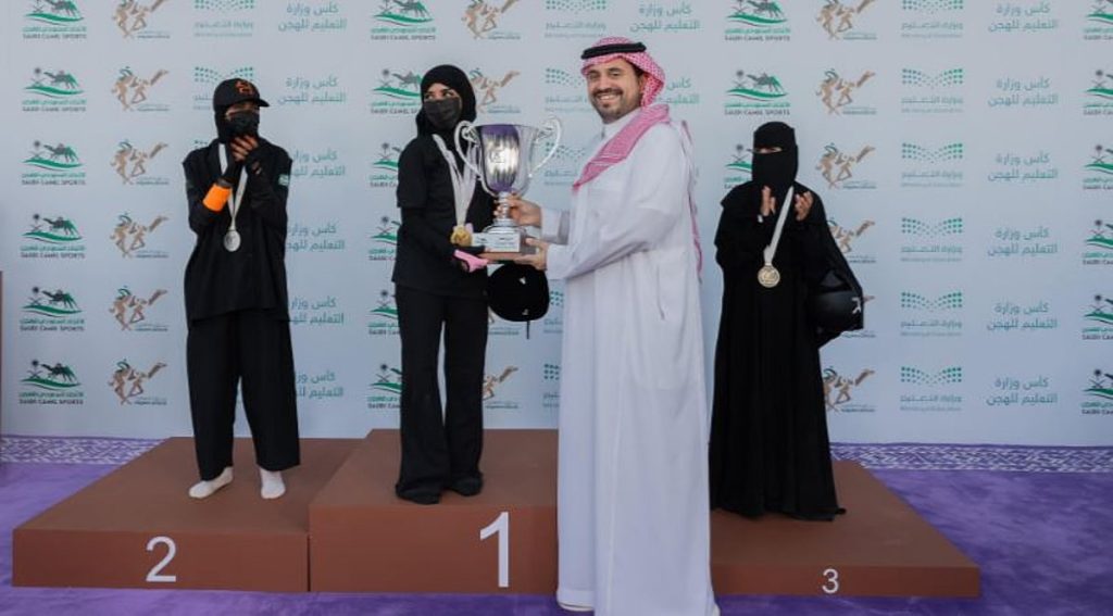 بمجموع جوائز تجاوزت المليون ريال.. الأمير فهد بن جلوي يتوج الفائزين في نهائي دوري هجان