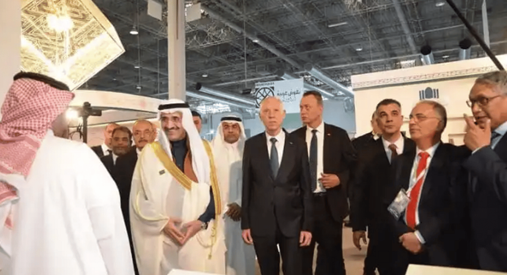 جناح المملكة في معرض تونس الدولي للكتاب يواصل استقطاب الزائرين