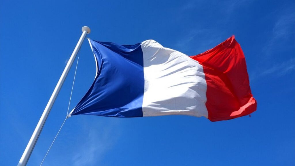 فرنسا: تقرير رسمي يحذّر من تأثير جماعة الإخوان المسلمين على “التماسك الوطني” في البلاد