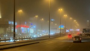 فيديو. عاصفة رملية ضخمة تغطي أجزاء من السعودية بالغبار وتحجب الرؤية بشكل شبه كلي