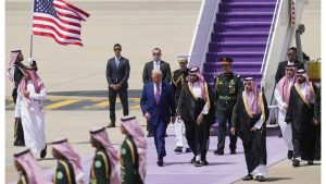 هدايا واستثمارات وصفقات بتريليونات الدولارات: هكذا عاد ترامب من جولته الخليجية