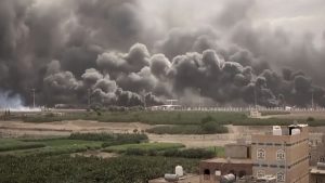 بعد إنذار إسرائيلي.. وسائل إعلام تتحدث عن قصف يستهدف ميناء الحديدة في اليمن